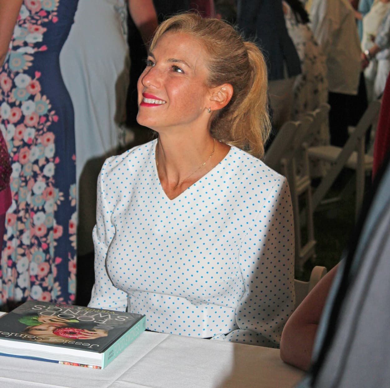Jessica Seinfeld talking to a fan during Author’s Night 2017
