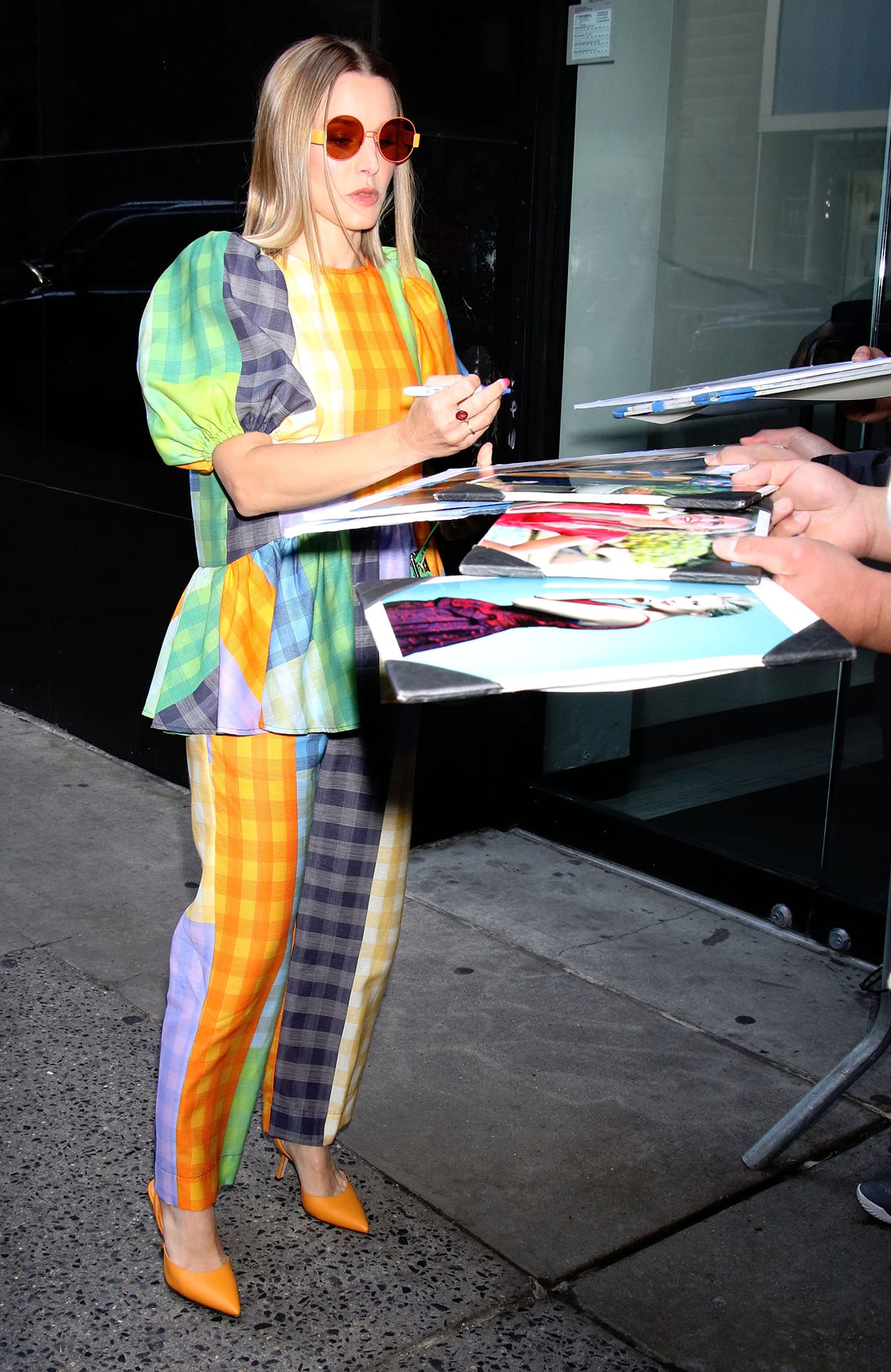 Kristen Bell signs autographs outside the Good Morning America Studios