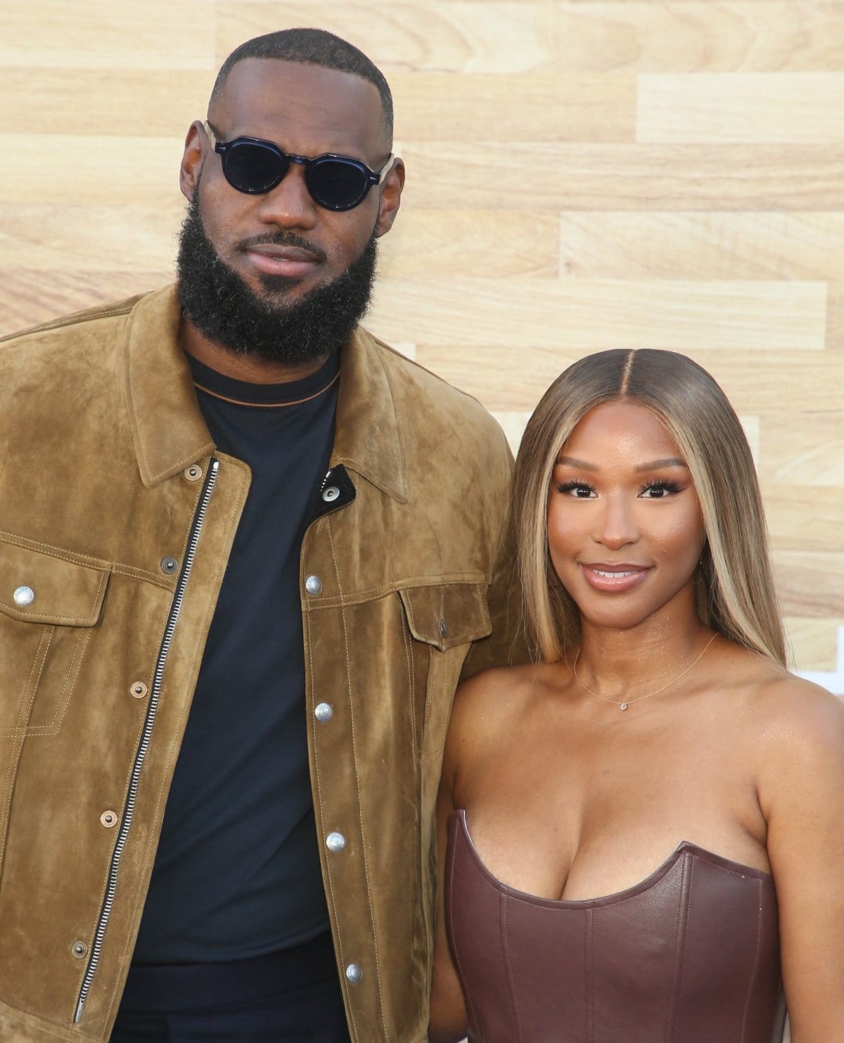 LeBron James towers over his much shorter wife Savannah at the premiere of his 2022 American sports comedy-drama film Hustle