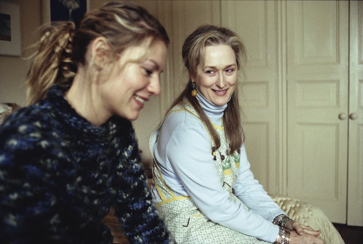 Claire Danes as Julia Vaughan and Meryl Streep as Clarissa Vaughan in the 2002 American psychological drama film The Hours