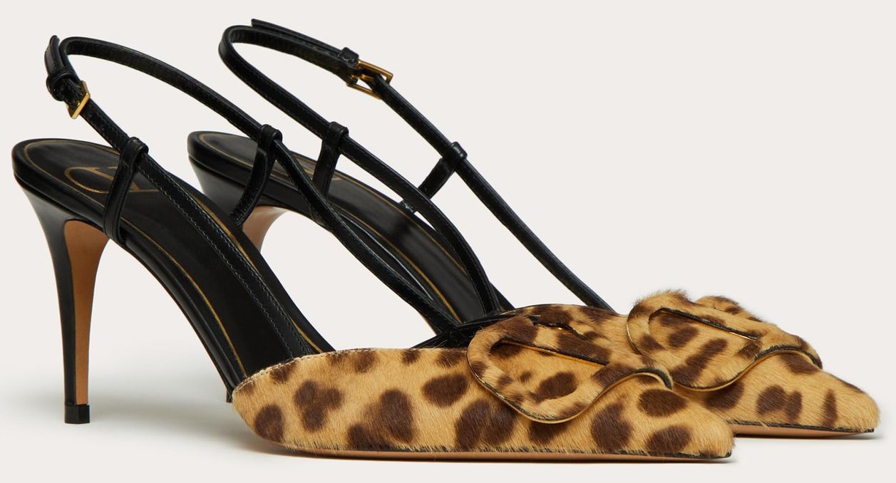 The Vlogo Signature slingback is made of calfskin with leopard print and VLogo Signature embellishment