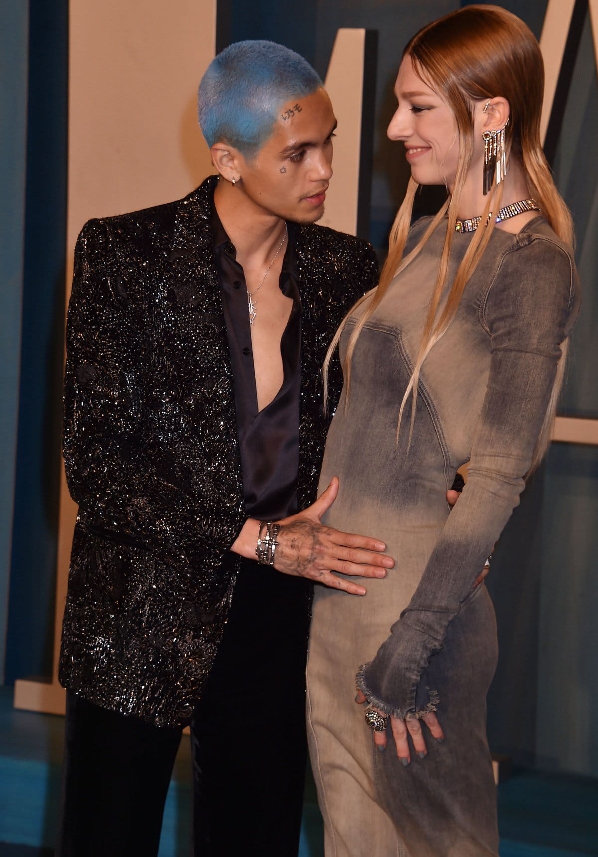 Dominic Fike and Hunter Schafer making their blue-carpet debut as a couple at the 2022 Vanity Fair Oscar Party