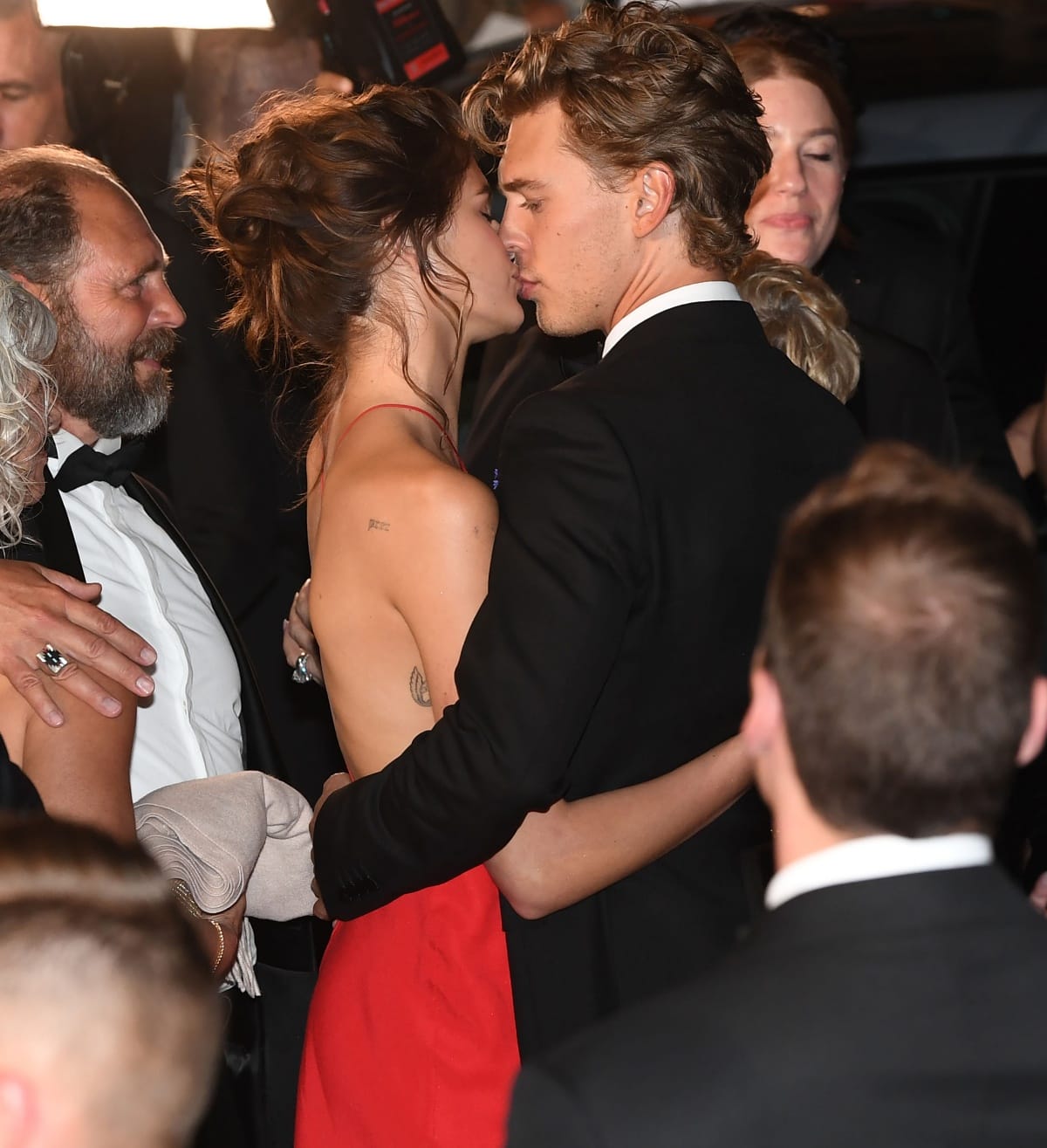 Kaia Gerber and Austin Butler sharing a passionate kiss at the Elvis premiere during the 75th Cannes Film Festival