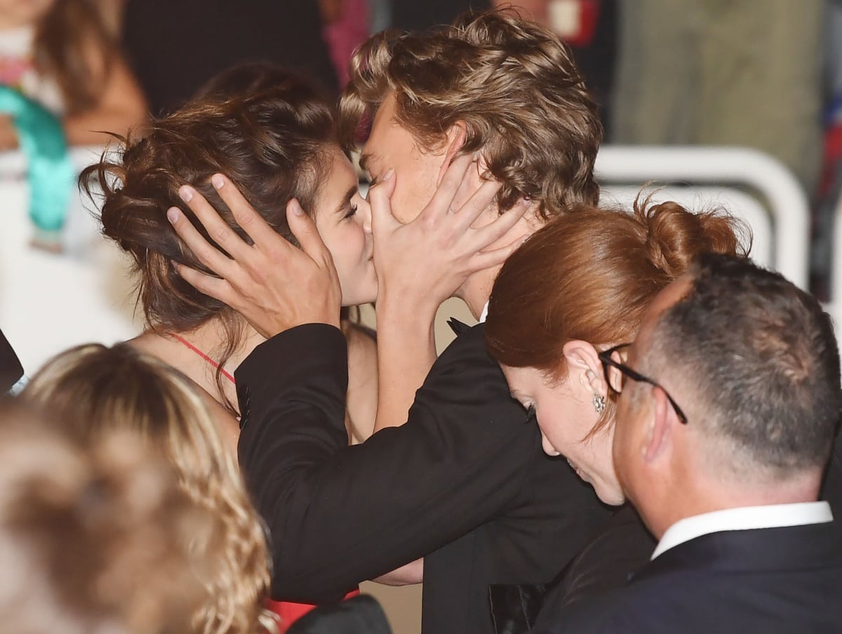 Kaia Gerber and Austin Butler sharing a smooch at the Elvis premiere during the 75th Cannes Film Festival