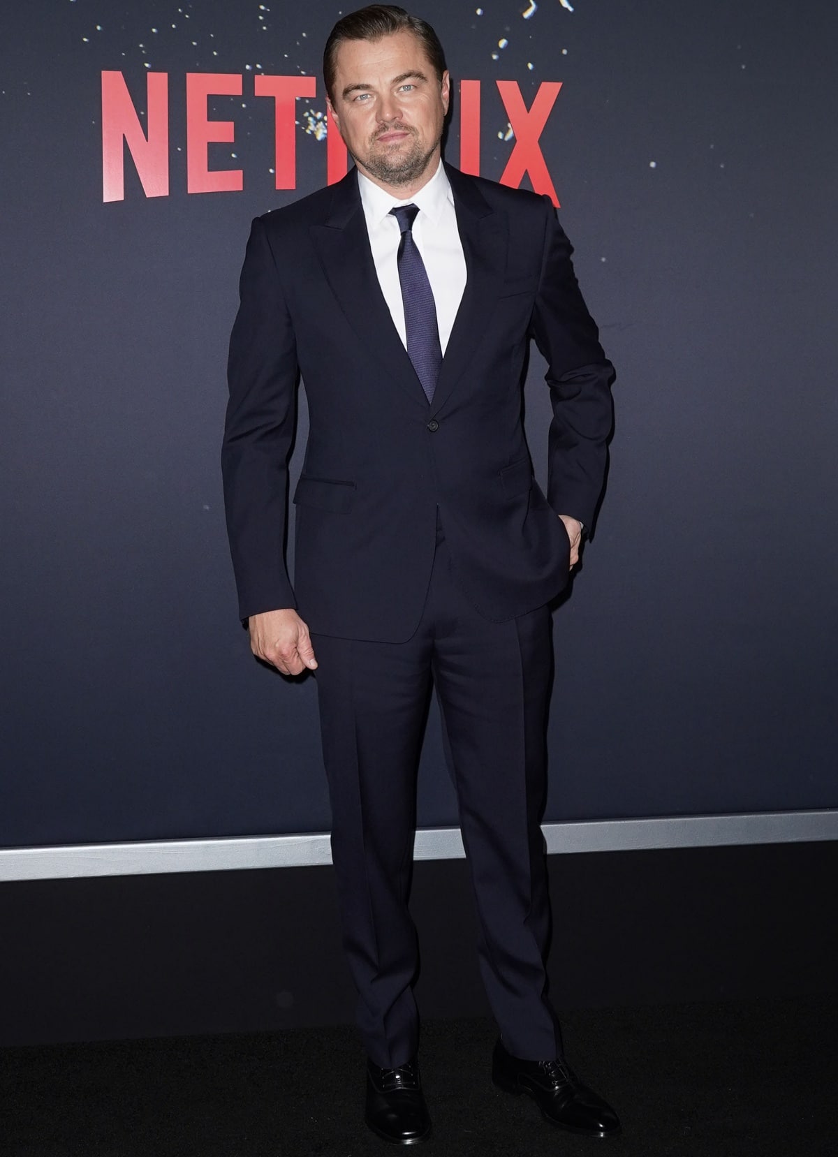 Leonardo DiCaprio in a custom Alexander McQueen suit and David Yurman cufflinks at the Don’t Look Up premiere held at the Jazz