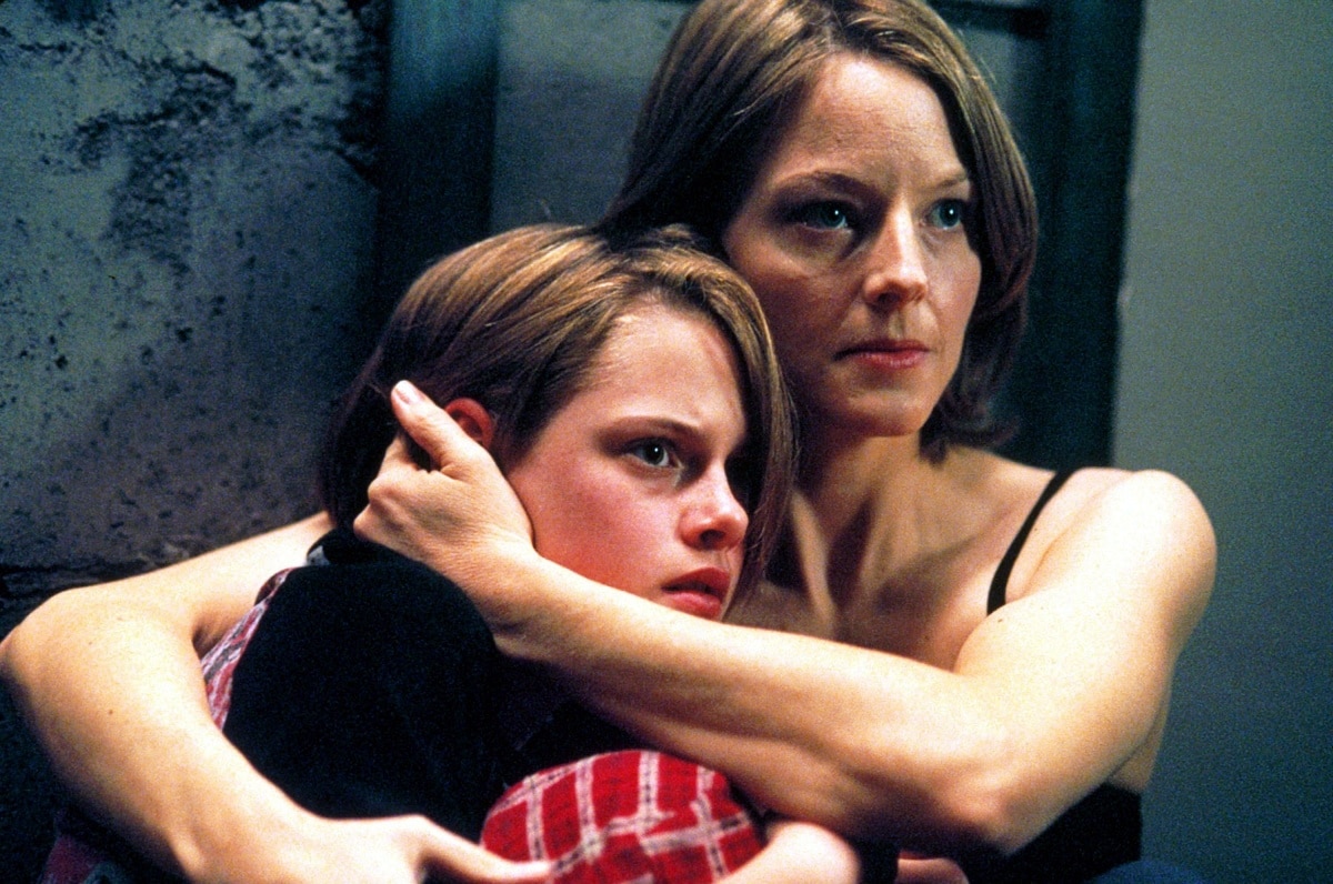 Kristen Stewart as Sarah Altman and Jodie Foster as Meg Altman in Panic Room