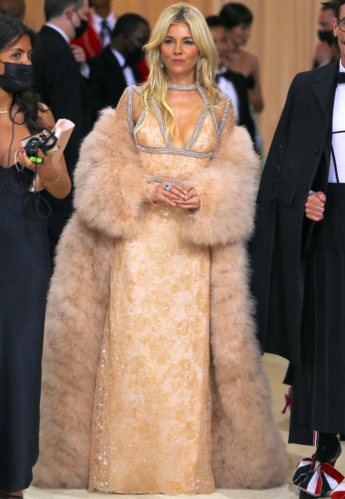 Sienna Miller wearing a Gucci gown at the 2021 Met Gala