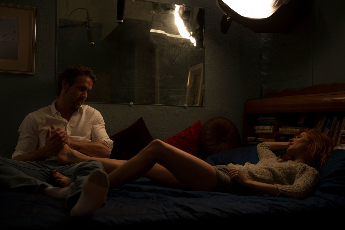 Ryan Reynolds as Curtis and Sienna Miller as Simone in Mississippi Grind