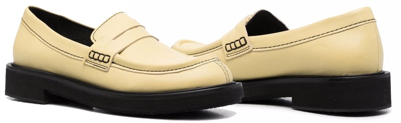 Made from high-quality pale yellow leather, these Bimba y Lola moccasins feature contrast stitching and low block heels