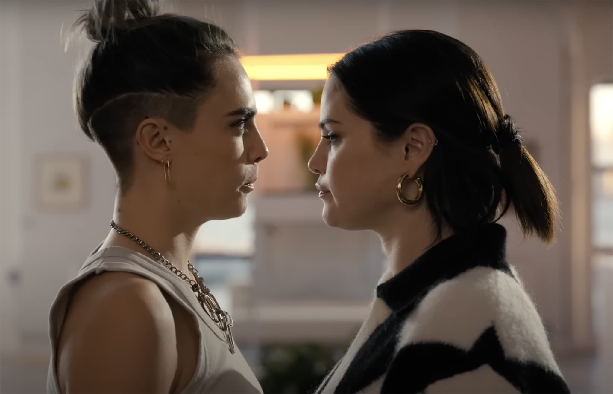 Cara Delevingne and Selena Gomez's "awkward" kiss divided the internet