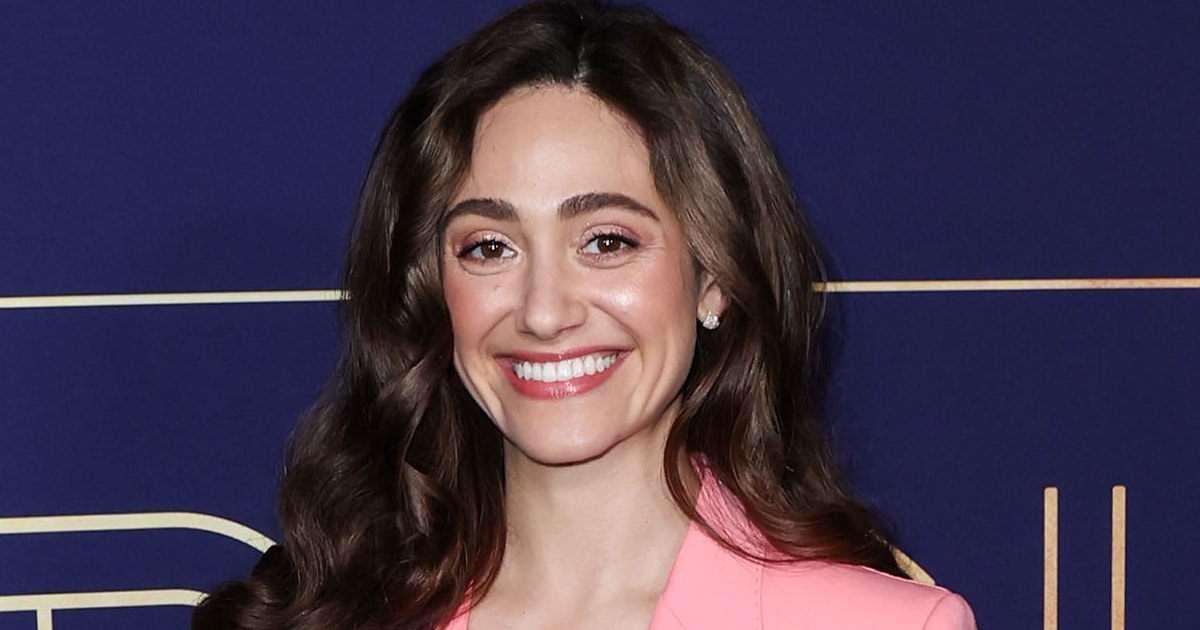 Emmy Rossum's Height and Shoe Size: How Tall Without Heels? - How Tall Is Emmy Rossum? Shameless Star’s Height Revealed