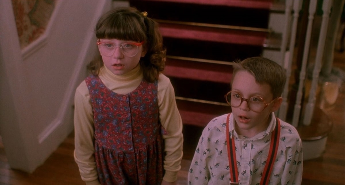 Kieran Culkin as Kevin's youngest cousin Fuller and Anna Slotky as Kevin's younger cousin Brook in the 1990 American Christmas comedy film Home Alone
