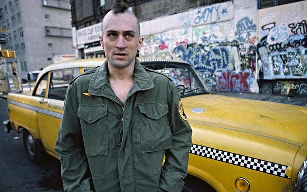 Robert De Niro wears a green military jacket as Travis Bickle in the 1976 American film Taxi Driver
