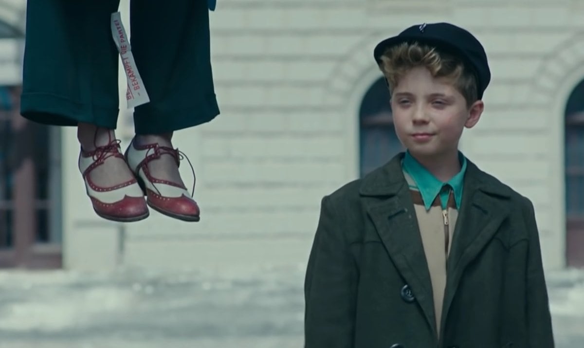 Roman Griffin Davis as Johannes Jojo Betzler with the single lace-up red and white spectator shoes worn by his mother