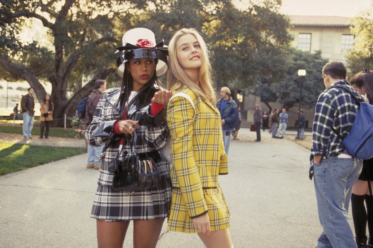 Stacey Dash as Dionne Davenport and Alicia Silverstone as Cher Horowitz in Clueless