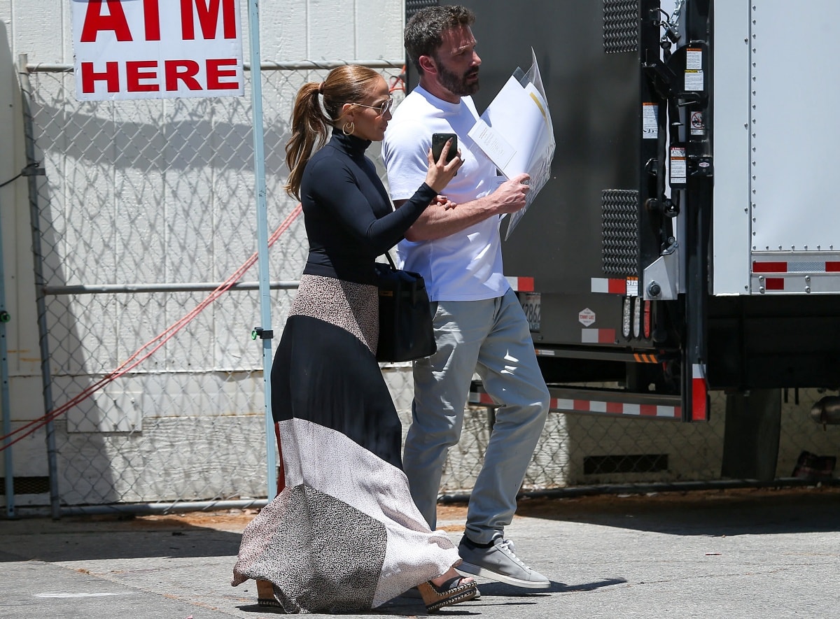 Jennifer Lopez in wedge sandals and Ben Affleck in grey sneakers