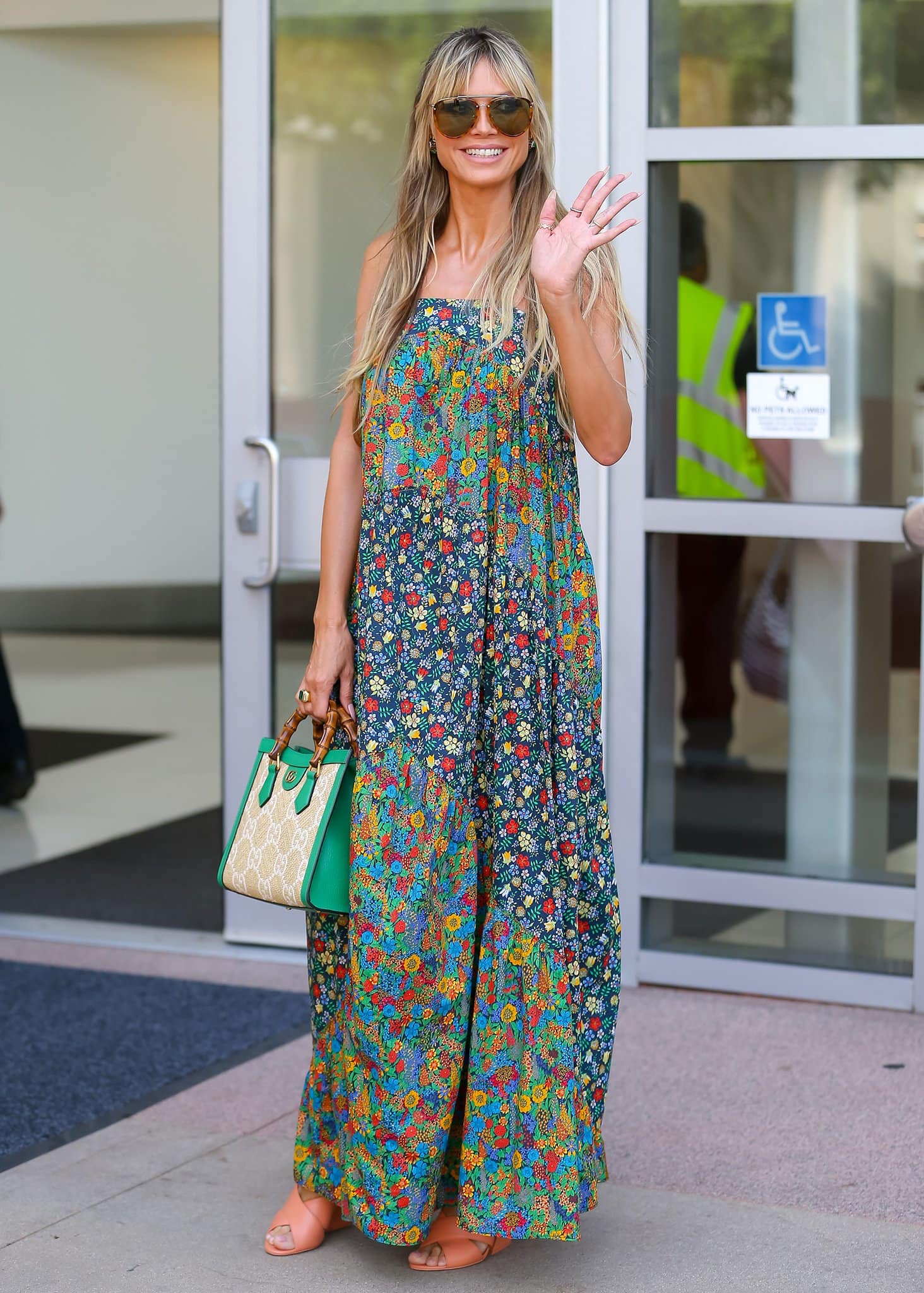 Heidi Klum pairs her casual summer dress with peach wedges and aviators