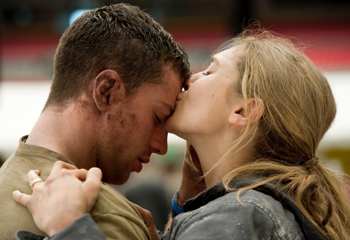 Aaron Taylor-Johnson as Ford Brody and Elizabeth Olsen as Elle Brody in Godzilla