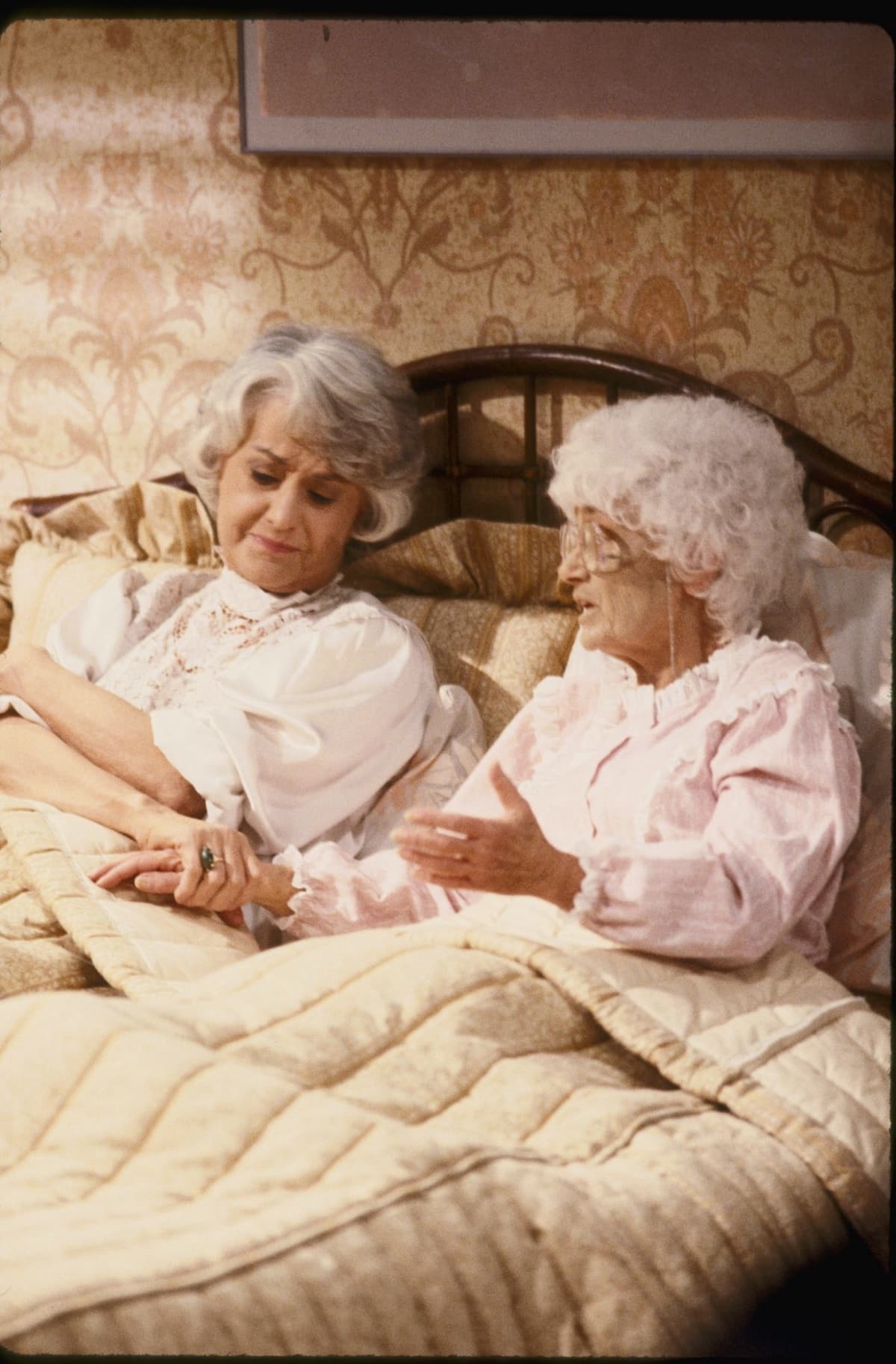 Bea Arthur as Dorothy Zbornak and Estelle Getty as Sophia Petrillo in The Golden Girls