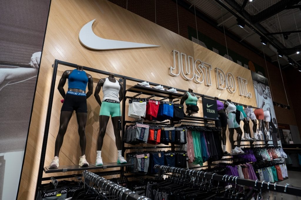 places that sell nike near me