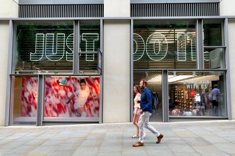 discount nike store near me