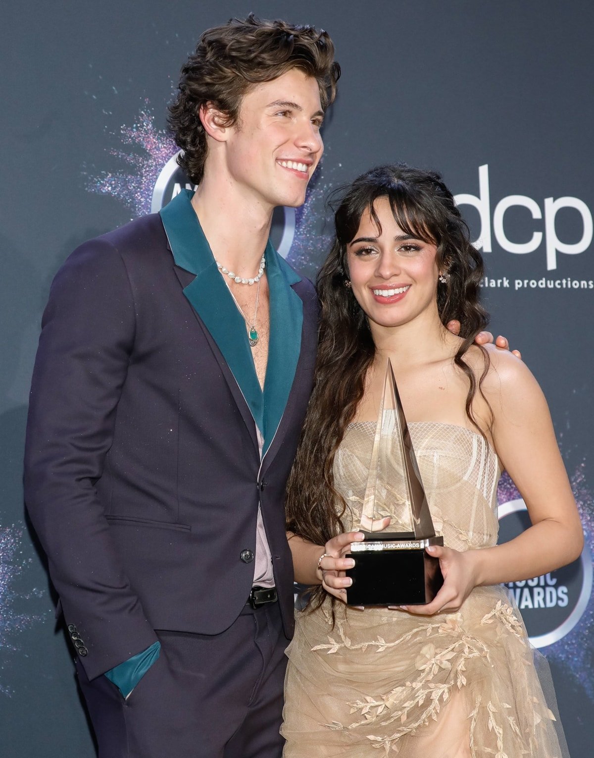 Shawn Mendes with his much shorter girlfriend Camila Cabello at the 2019 American Music Awards