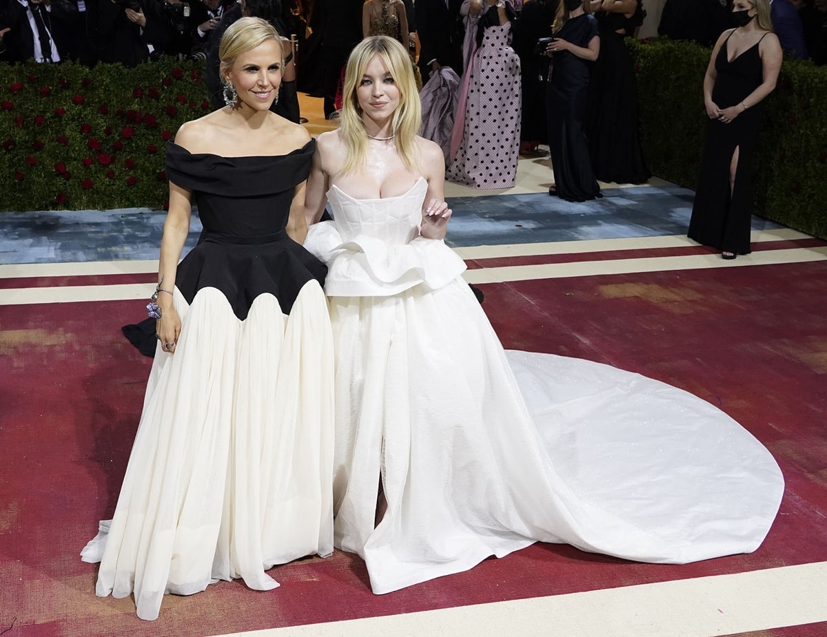 Tory Burch and Sydney Sweeney attend the 2022 Costume Institute Benefit celebrating "In America: An Anthology of Fashion" at the Metropolitan Museum of Art