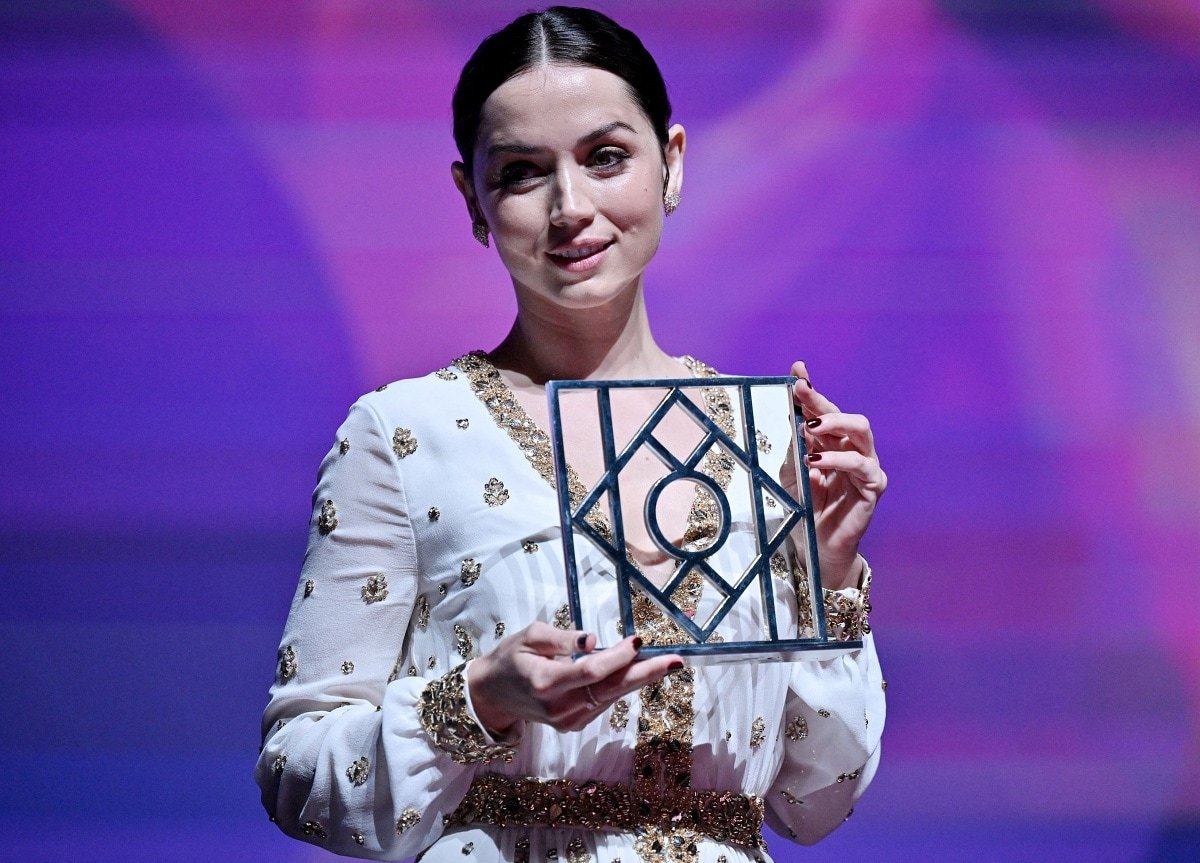 Ana de Armas receiving the Hollywood Rising-Star Award during the 48th Deauville American Film Festival