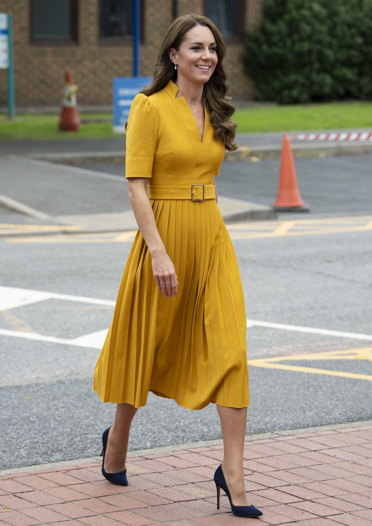 Catherine, Princess of Wales (aka Kate Middleton) wears a Karen Millen dress with Gianvito Rossi pump