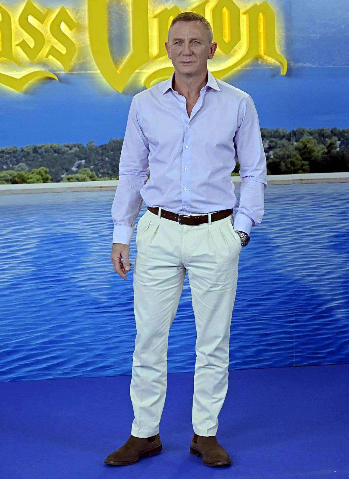 Daniel Craig opts for smart casual attire at the photocall for Glass Onion