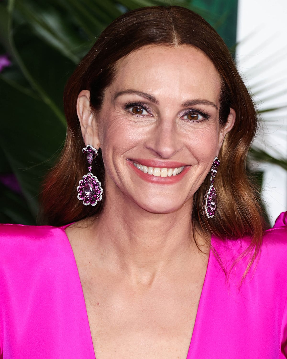 Julia Roberts wears romantic waves and shows off her iconic smile