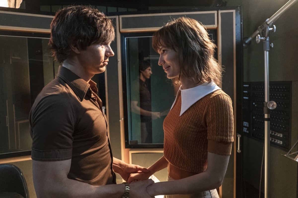 Evan Peters as Jeff Wald and Tilda Cobham-Hervey as Helen Reddy in the 2019 biographical film I Am Woman