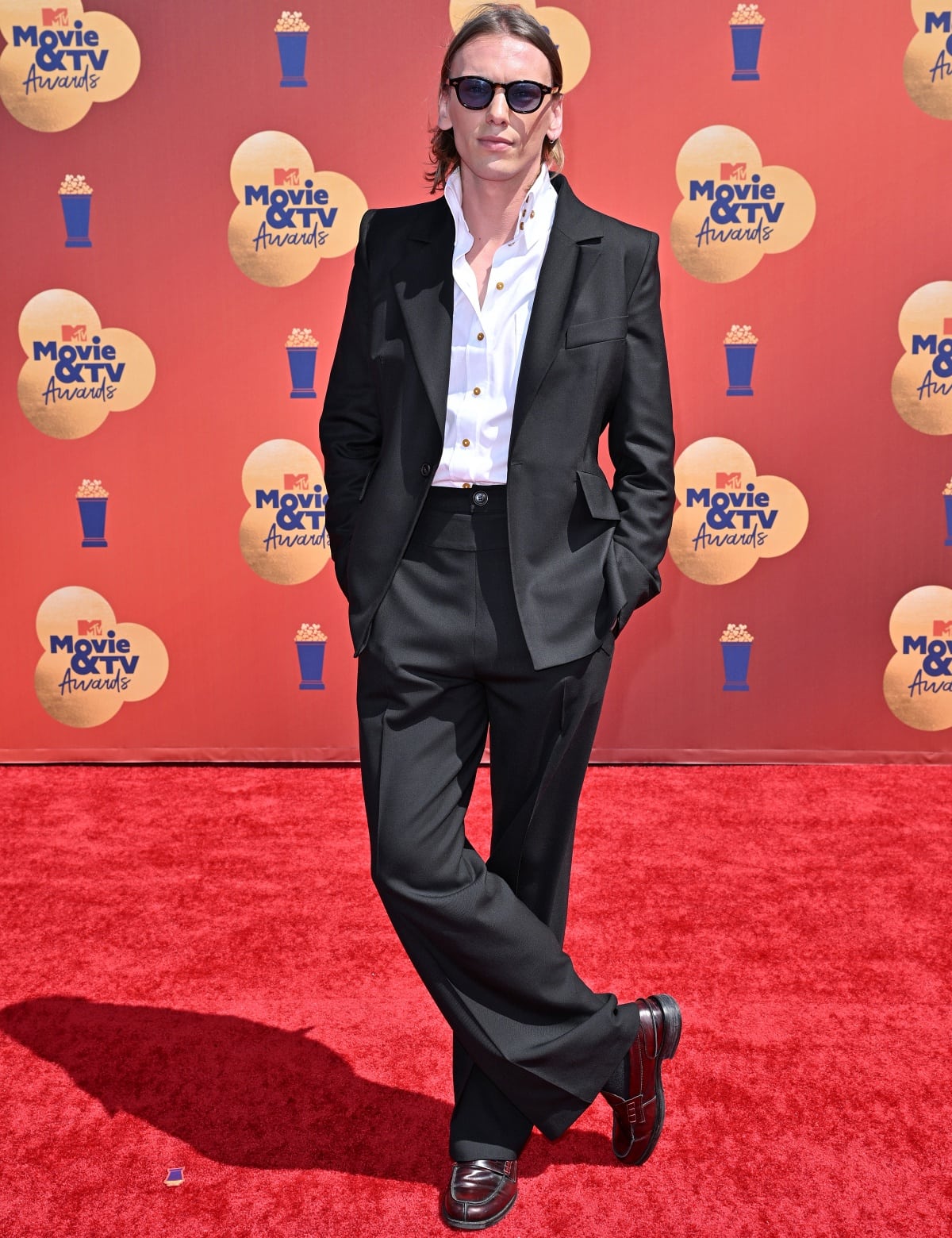 Jamie Campbell Bower exuding cool nonchalance in a suit and shades at the 2022 MTV Movie and TV Awards