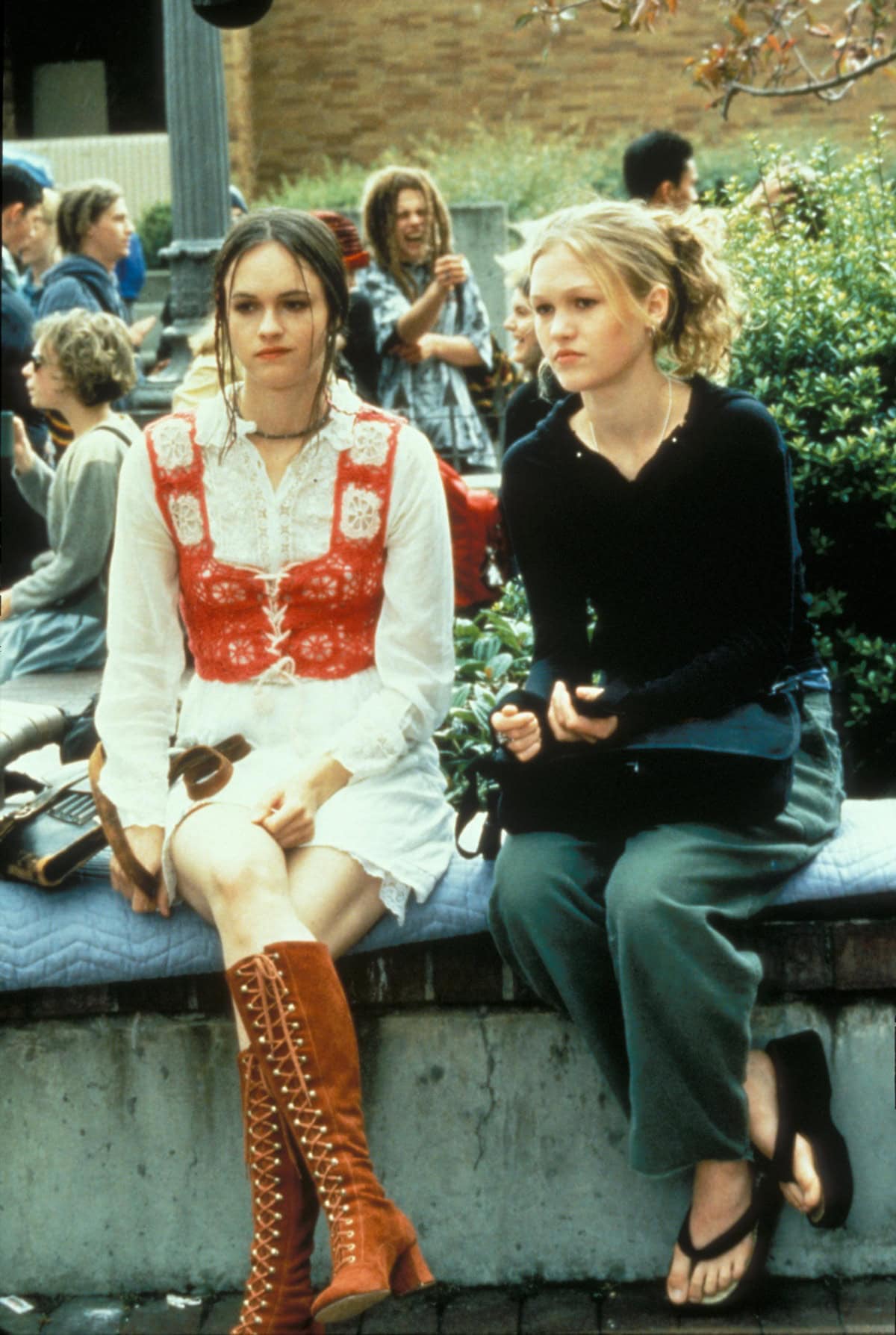 Larisa Oleynik and Julia Stiles capture the essence of late-’90s teen fashion in 10 Things I Hate About You, pairing lace-up suede boots and platform sandals with their contrasting preppy and grunge styles