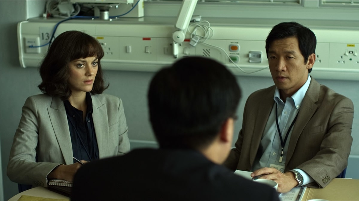 Marion Cotillard as epidemiologist Dr. Leonora Orantes and Chin Han as Sun Feng in the 2011 American medical thriller film Contagion