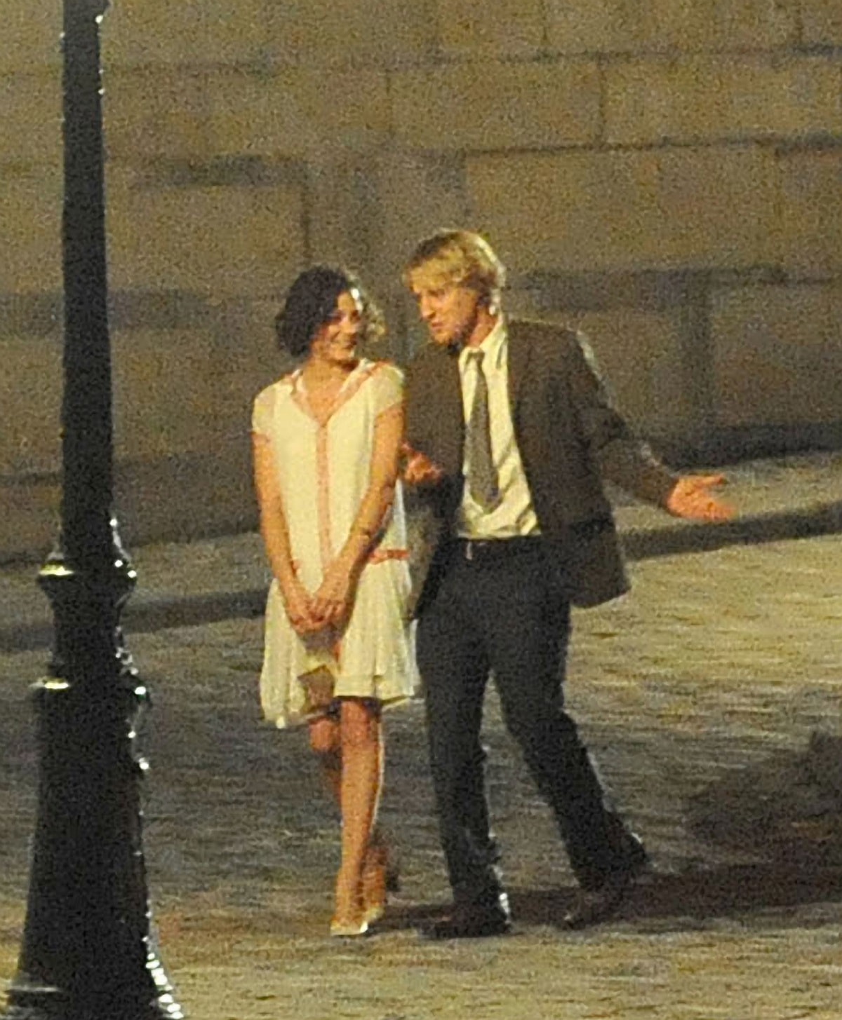 Owen Wilson and co-star Marion Cotillard shoot scenes for Woody Allen‘s movie Midnight in Paris