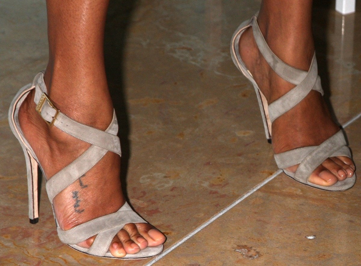 Zoe Saldaña shows off her foot tattoo and elegant Jimmy Choo sandals
