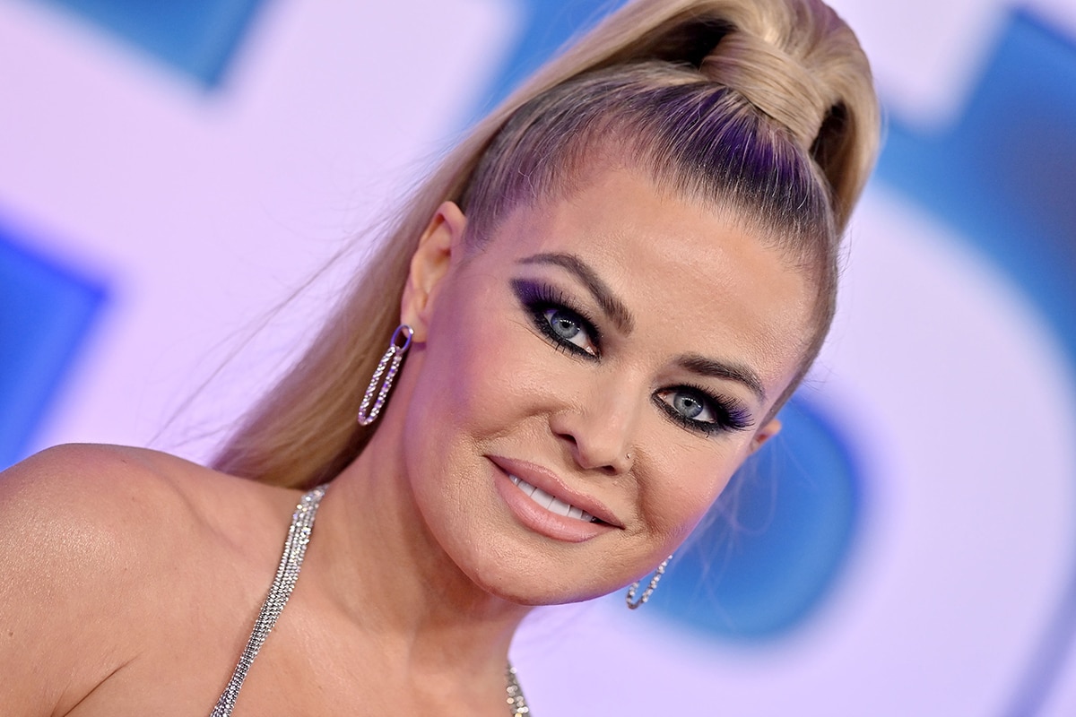 Carmen Electra pulls her hair into a sleek high ponytail and wears bold cat-eye makeup with nude lipstick