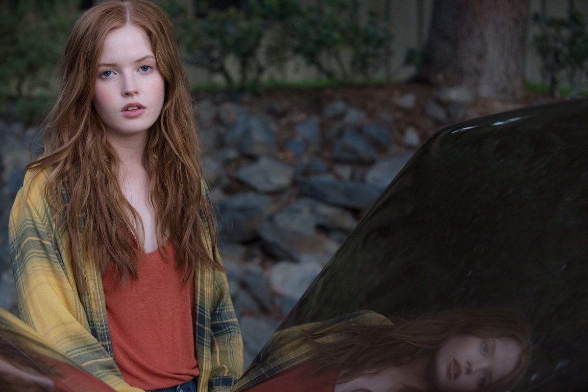Ellie Bamber as India Hastings in the 2016 American neo-noir psychological thriller Nocturnal Animals