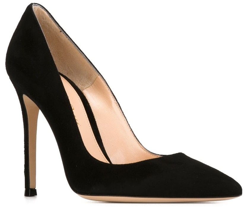 These timeless Gianvito Rossi pumps feature a classic pointed-toe silhouette and a 4-inch heel