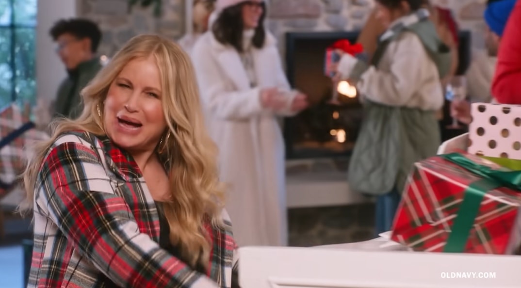Jennifer Coolidge playing the piano in the Old Navy commercial released for Christmas 2022