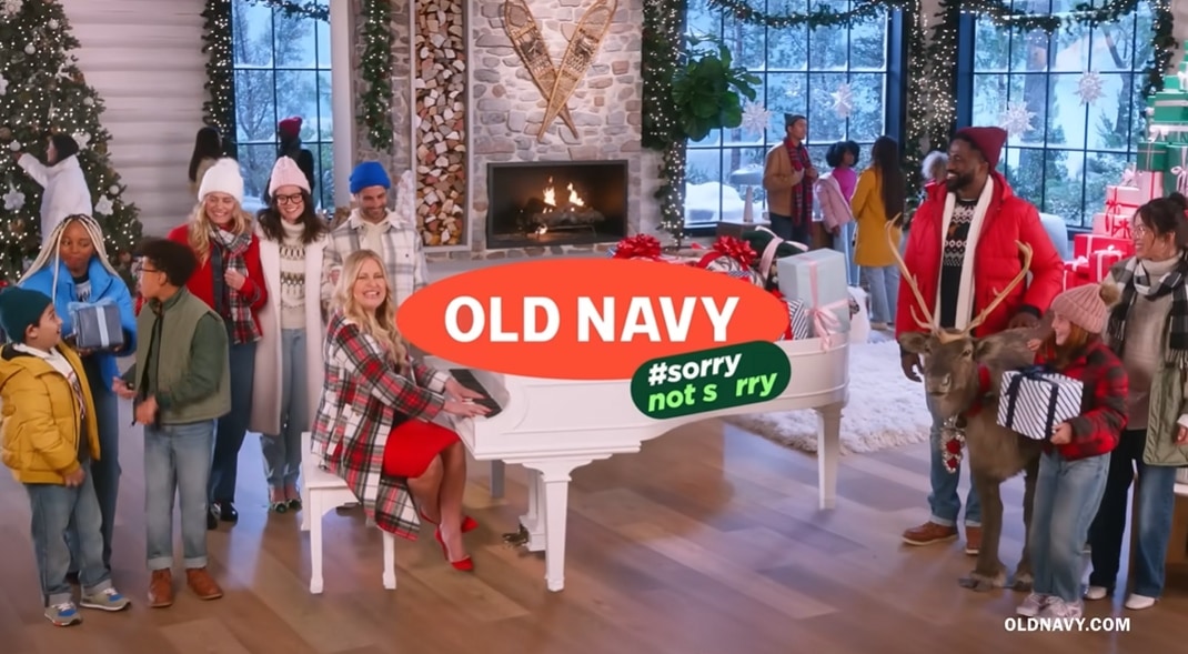 Jennifer Coolidge sings and plays a mobile grand piano in a Christmas commercial for Old Navy