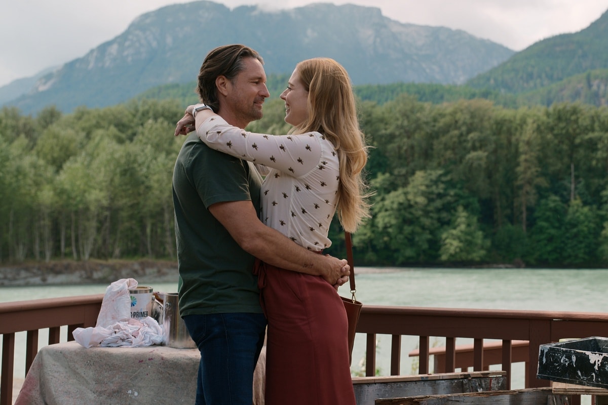 Martin Henderson as Jack Sheridan and Alexandra Breckenridge as Melinda Monroe in the romantic drama television series "Virgin River"