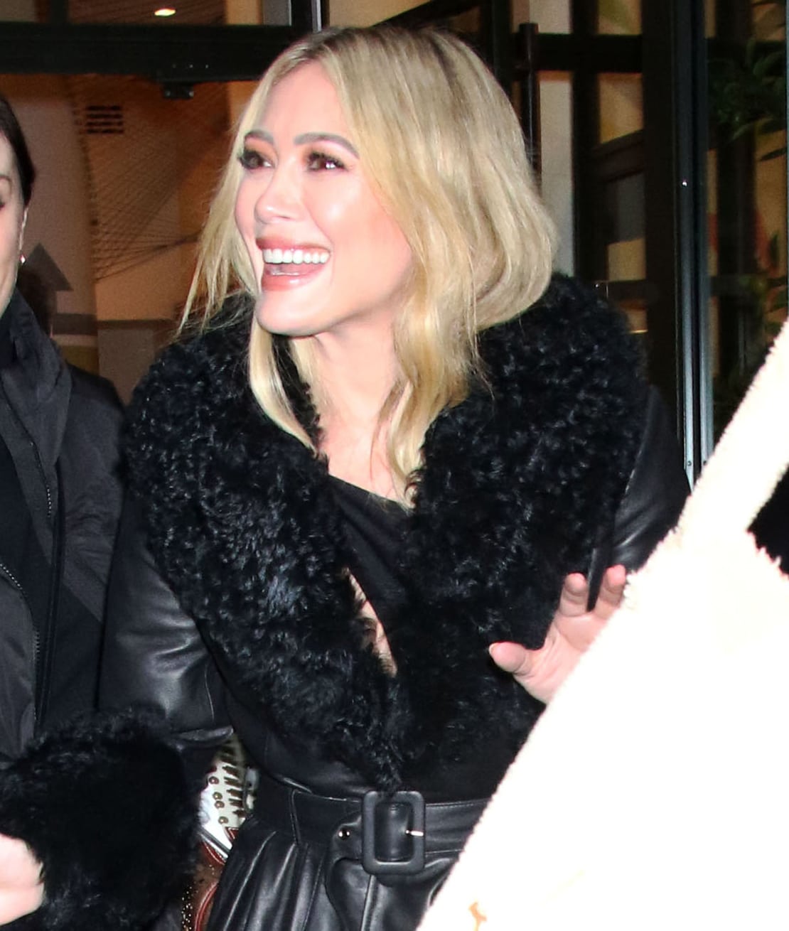 Hilary Duff wears a warm makeup palette with a soft waves hairstyle