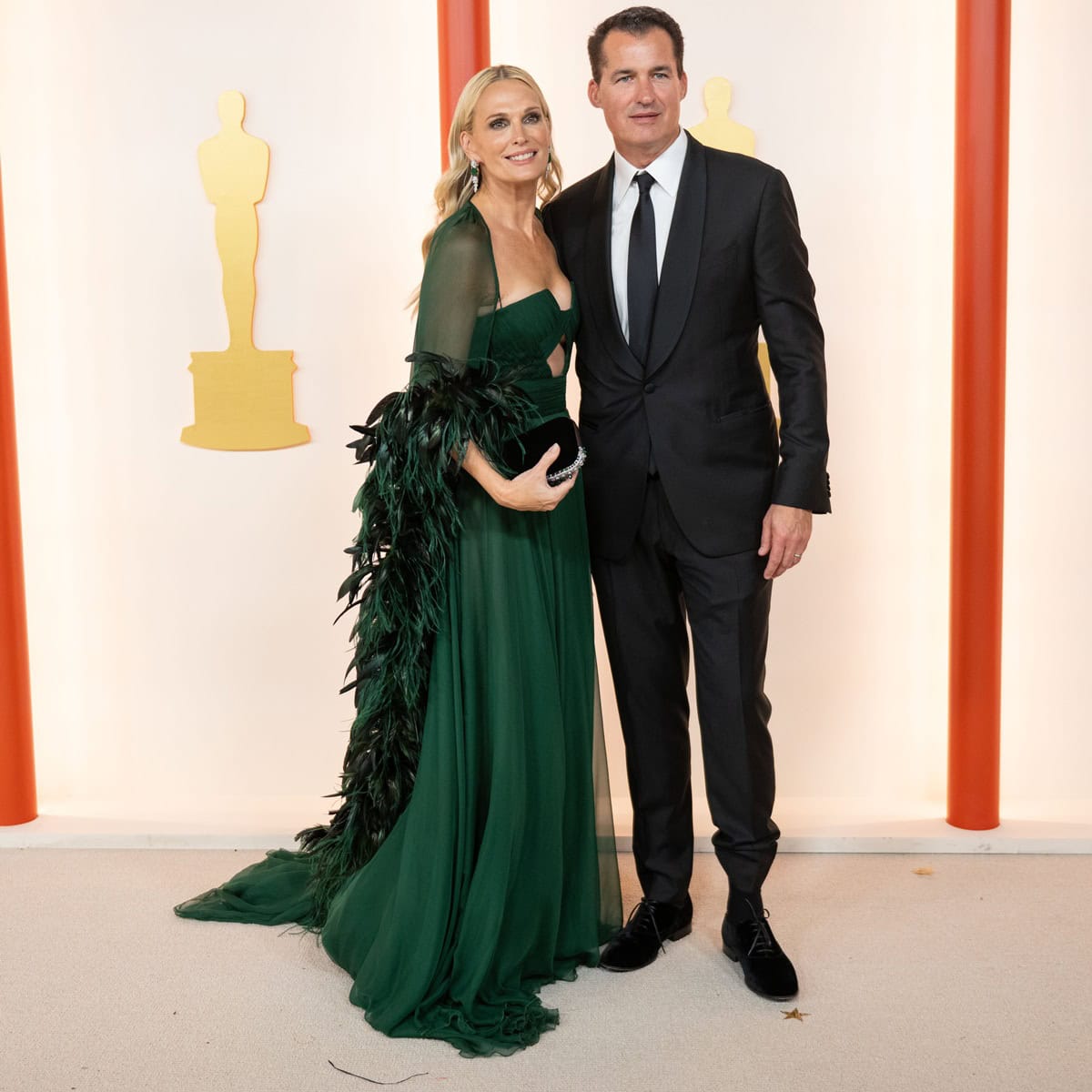 Wearing an emerald-green Georges Chakra couture gown from the Fall/Winter 2022–2023 collection, Sims dazzled with feather-trimmed chiffon sleeves and a bold cut-out bodice, while her husband complemented her look in a classic black tuxedo