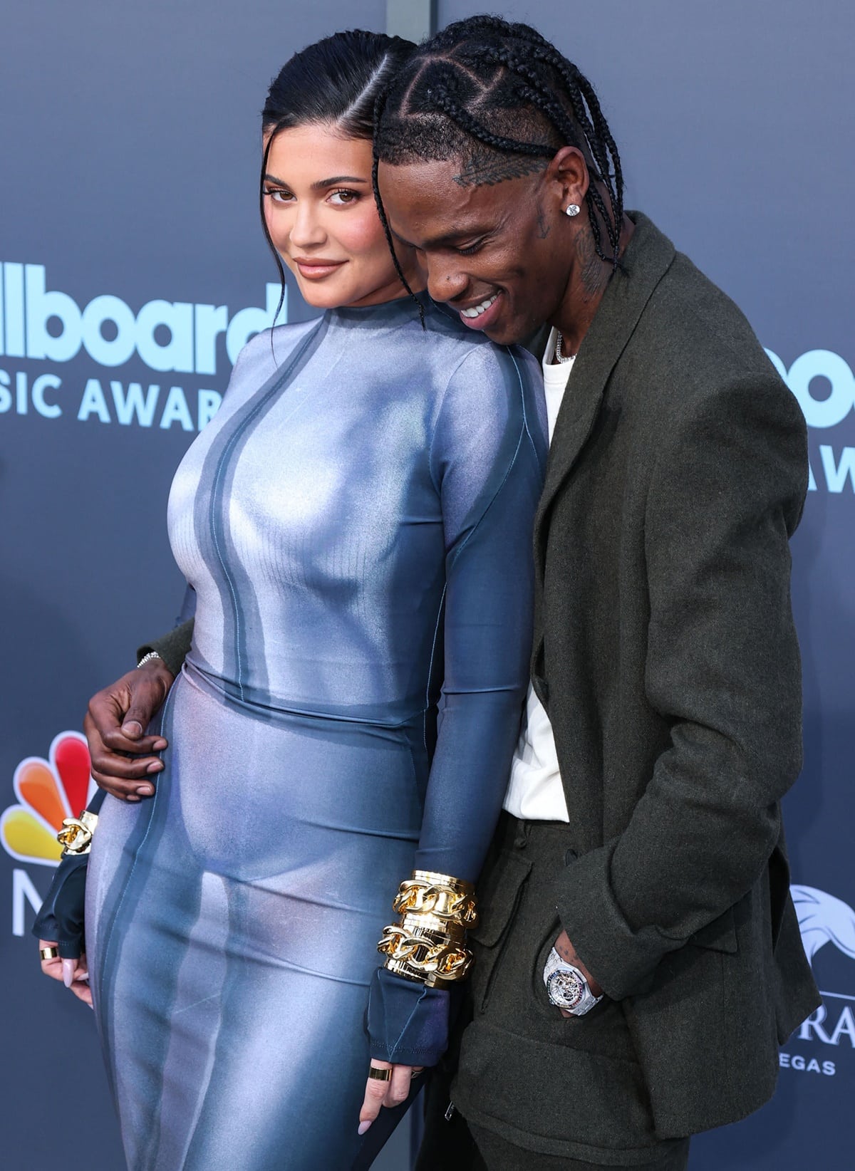 In April 2017, shortly after her split from ex-boyfriend Tyga, Kylie Jenner met Travis Scott for the first time at Coachella, and she decided to join Travis on his tour for their second date