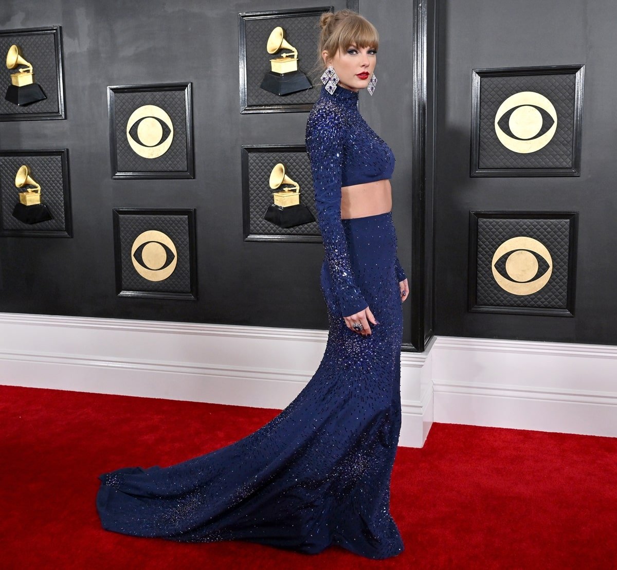 At the 2023 Grammys held in Los Angeles on February 5, 2023, Taylor Swift arrived in a stunning blue ensemble designed by Roberto Cavalli