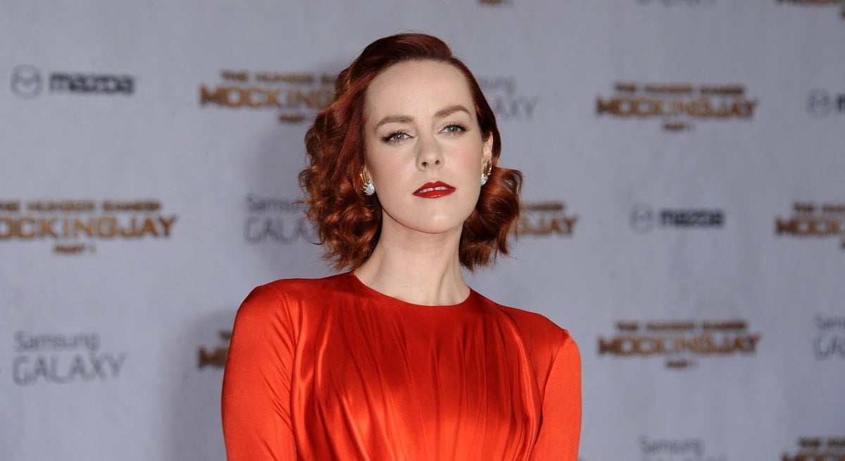 Jena Malone exuding vintage glam at the premiere of The Hunger Games: Mockingjay – Part 1