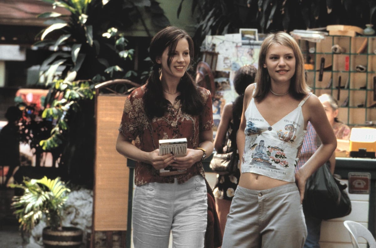Claire Danes and Kate Beckinsale in Brokedown Palace (1999), portraying two American friends navigating their ill-fated adventure in Thailand