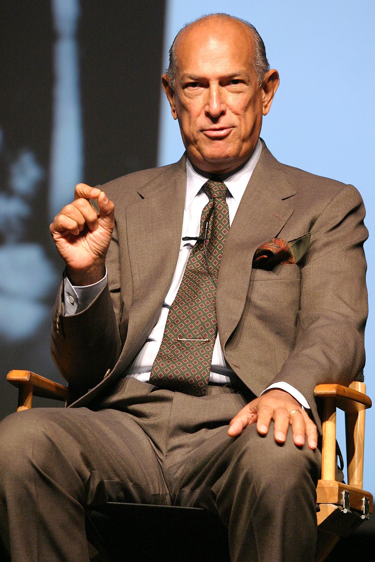 Oscar de la Renta was a Dominican-American fashion designer who began his career as an illustrator for several fashion houses